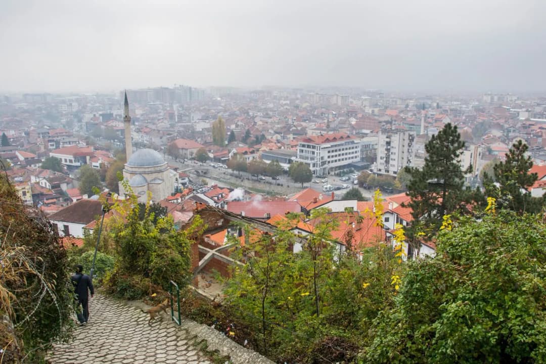 Czy w Kosowie jest bezpiecznie? Aktualna sytuacja i porady dla podróżujących