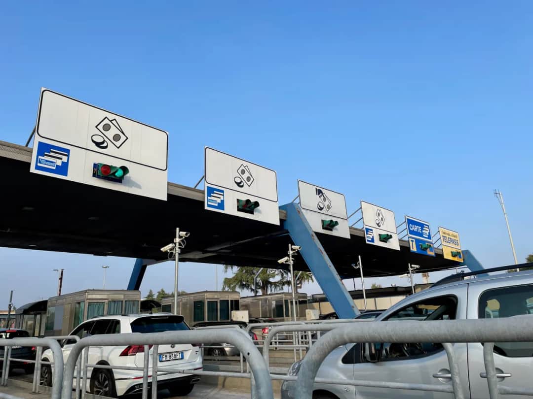 Opłaty i ceny autostrad we Włoszech 2023 - zestawienie kosztów