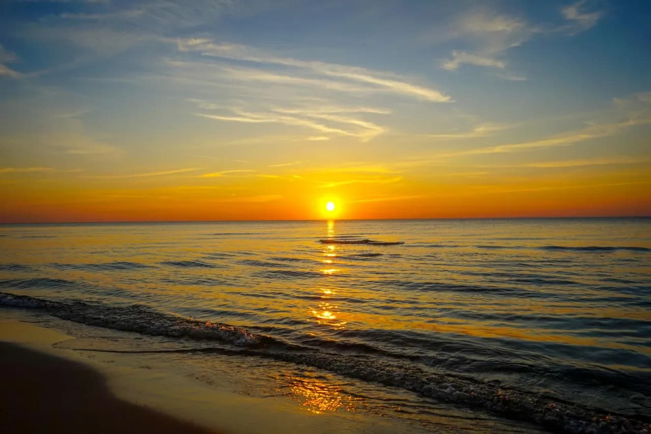 O której jest wschód słońca nad morzem - nie przegap pięknego widoku