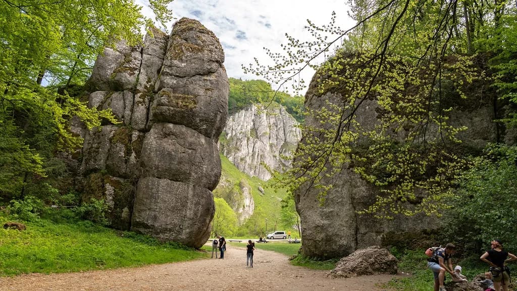 Gdzie dokładnie leży Ojcowski Park Narodowy? Lokalizacja i atrakcje w okolicy